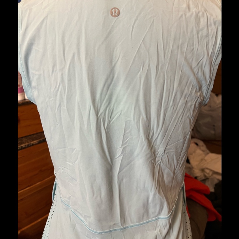 lululemon sleeveless shirt for women size 6